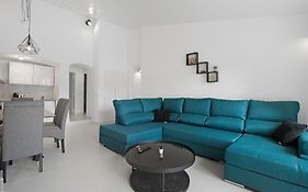 Poolside Villa Sereno